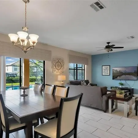 Vibrant 8Bd Villa In Champions Gate